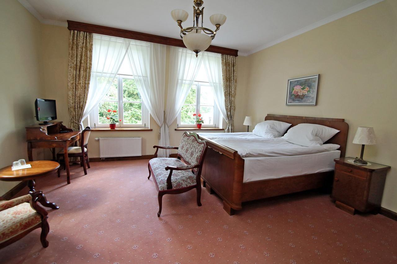 Dwor Bieland Bed & Breakfast Elblag Exterior photo