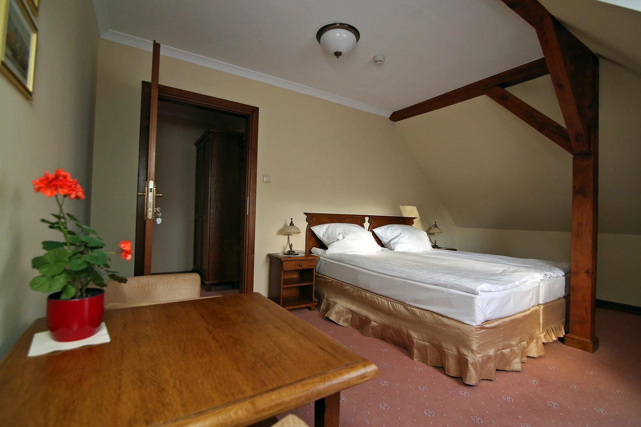Dwor Bieland Bed & Breakfast Elblag Exterior photo