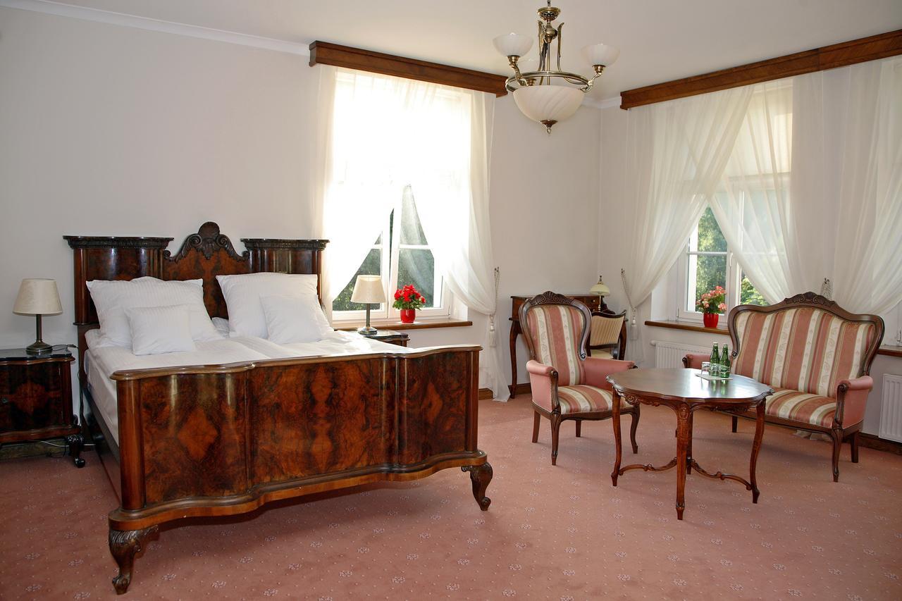 Dwor Bieland Bed & Breakfast Elblag Exterior photo