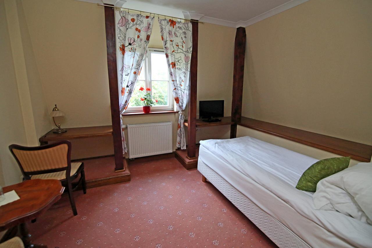 Dwor Bieland Bed & Breakfast Elblag Exterior photo