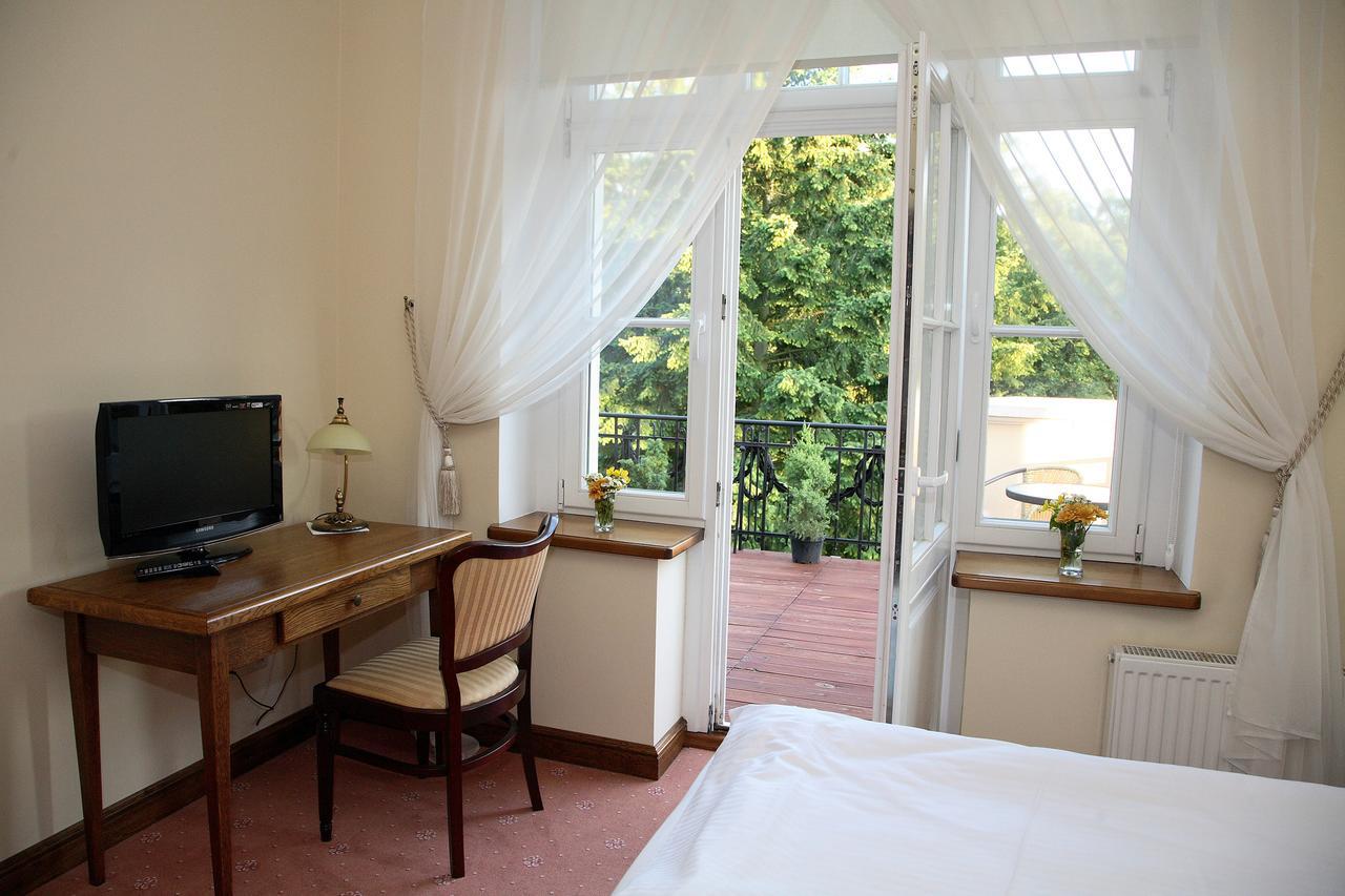 Dwor Bieland Bed & Breakfast Elblag Exterior photo