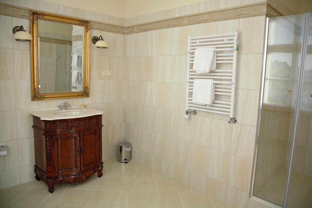 Dwor Bieland Bed & Breakfast Elblag Exterior photo